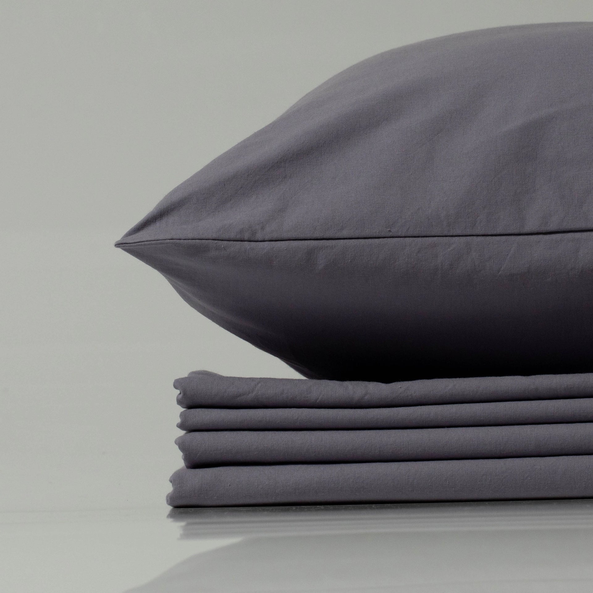Supreme Rest’s custom-made slate grey bedding set—featuring finely folded sheets and a perfectly plump pillow—embodies our eco-friendly approach and quiet luxury through every tailored detail