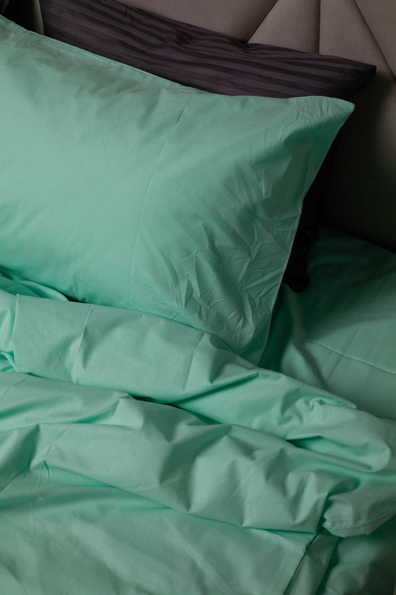 Close-up of a Glacial Waters ranforce pillowcase resting on a matching duvet cover