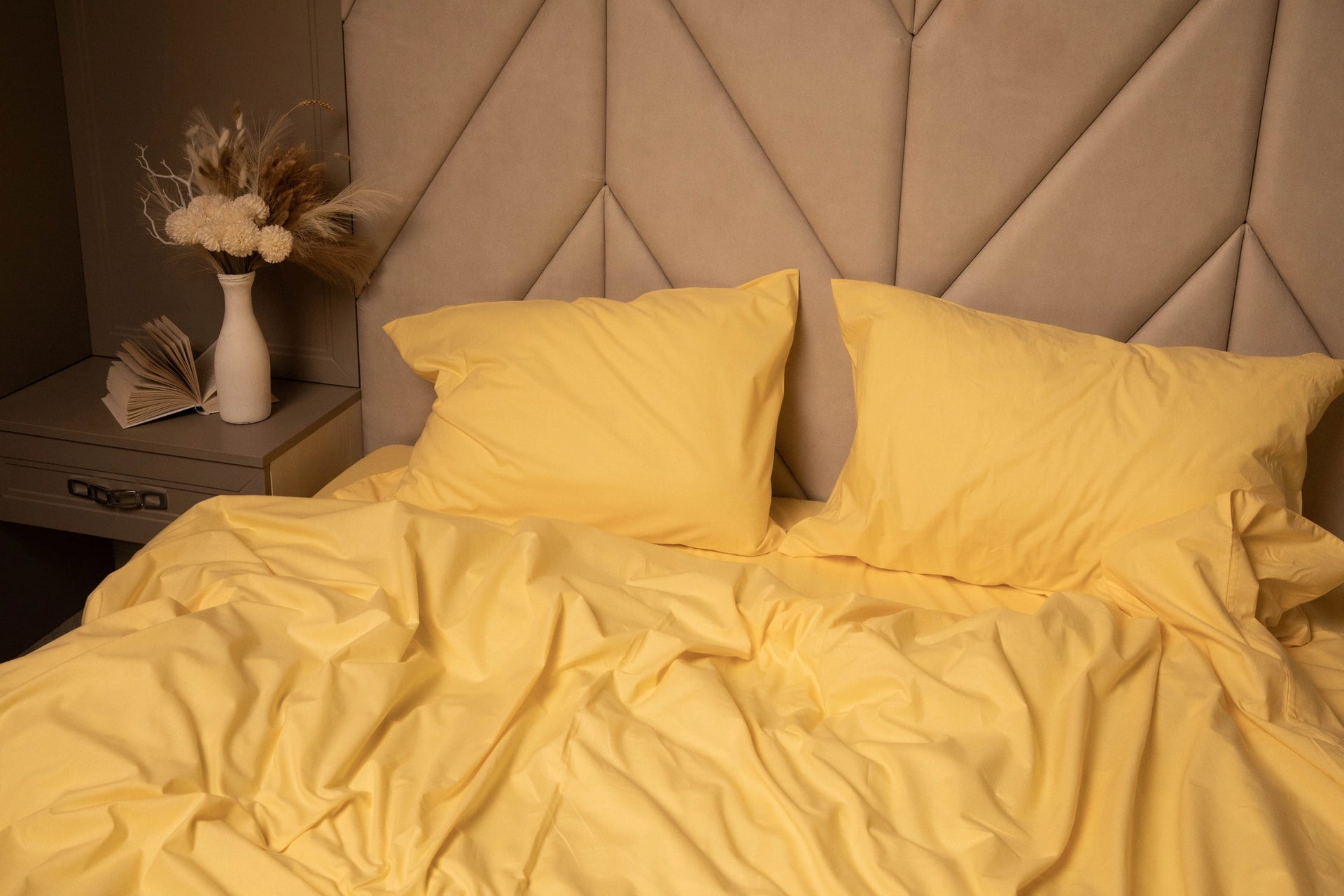 Bright Lemon Sunbeam bedding set on a modern bed, creating a cozy and inviting atmosphere.
