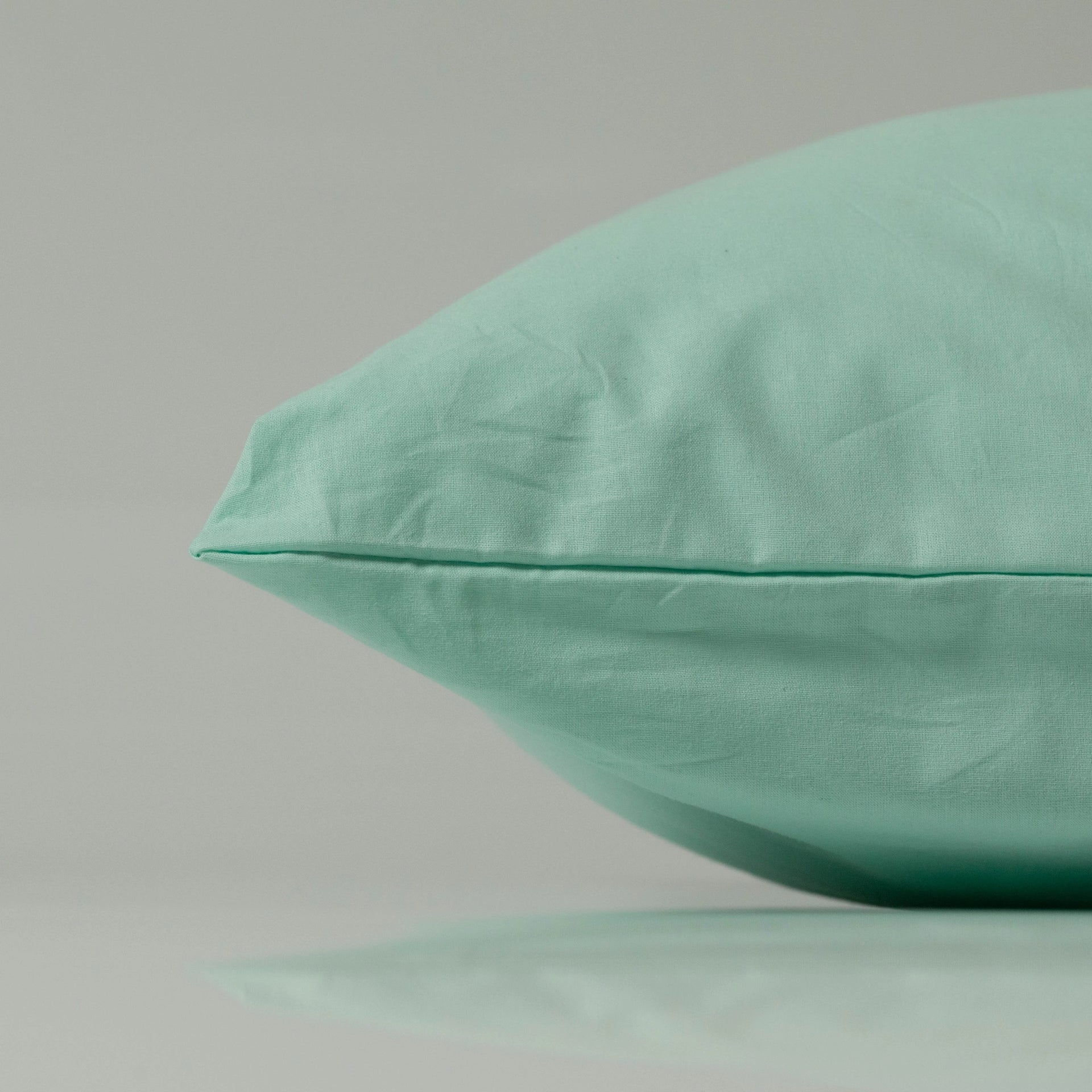 Close-up of a Supreme Rest Glacial Waters ranforce pillowcase