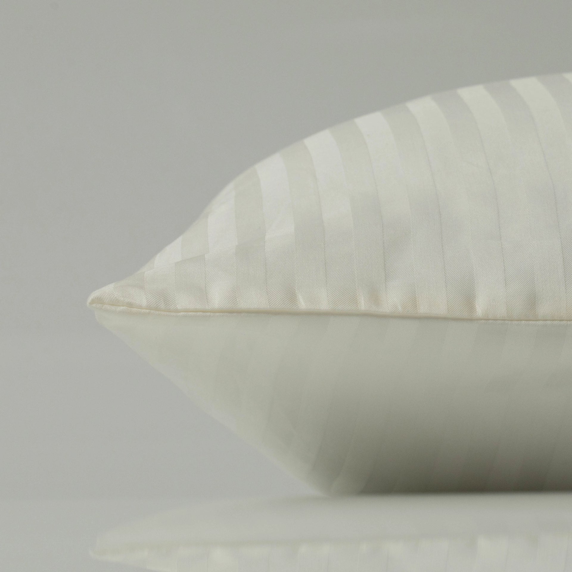 Soft and breathable Supreme Rest Ivory Dune sateen pillowcase