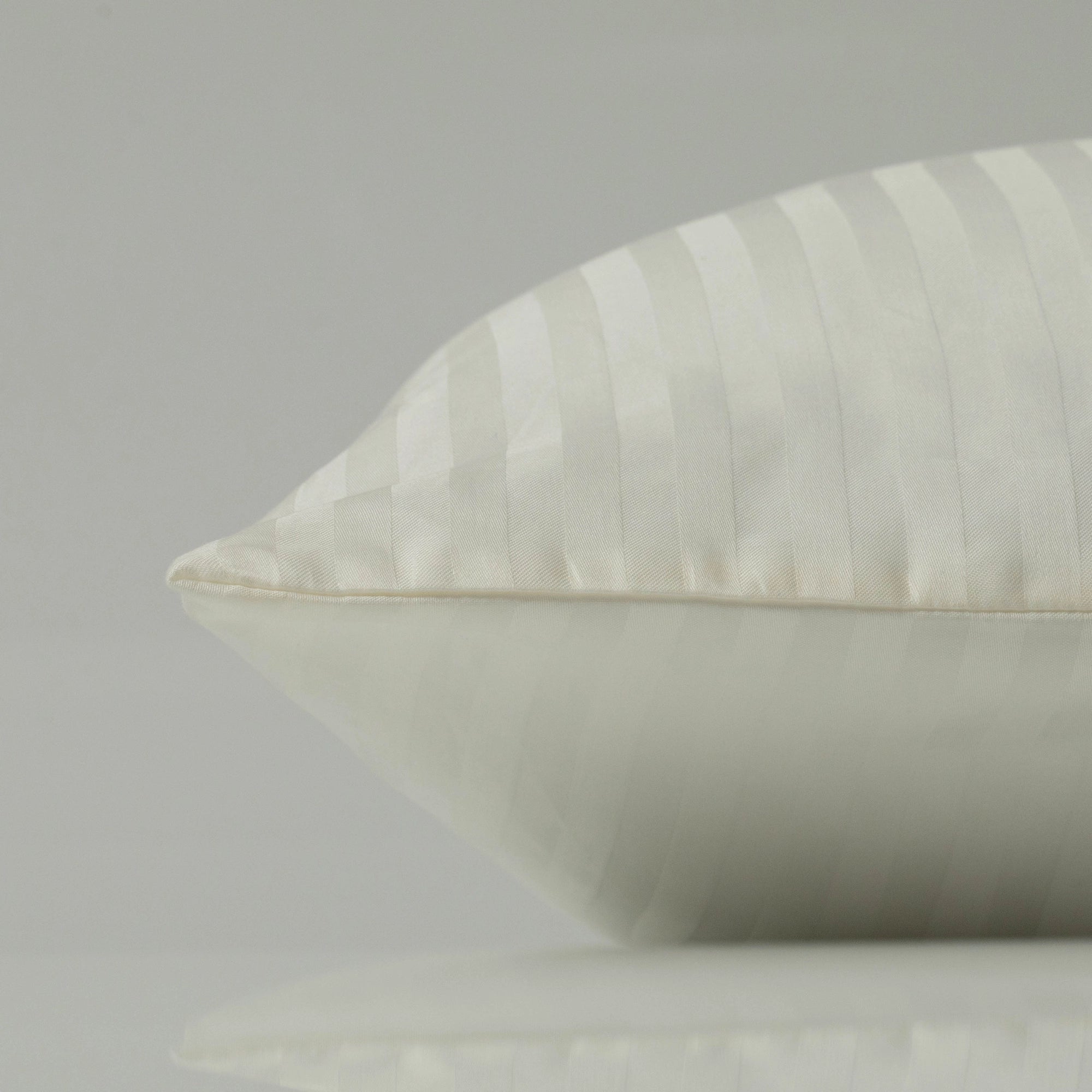 Soft and breathable Supreme Rest Ivory Dune sateen pillowcase