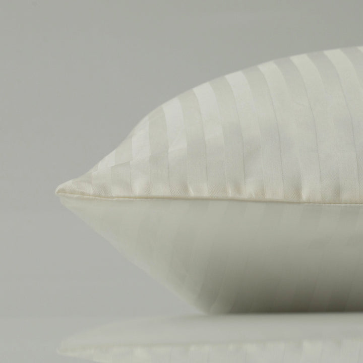 Soft and breathable Supreme Rest Ivory Dune sateen pillowcase