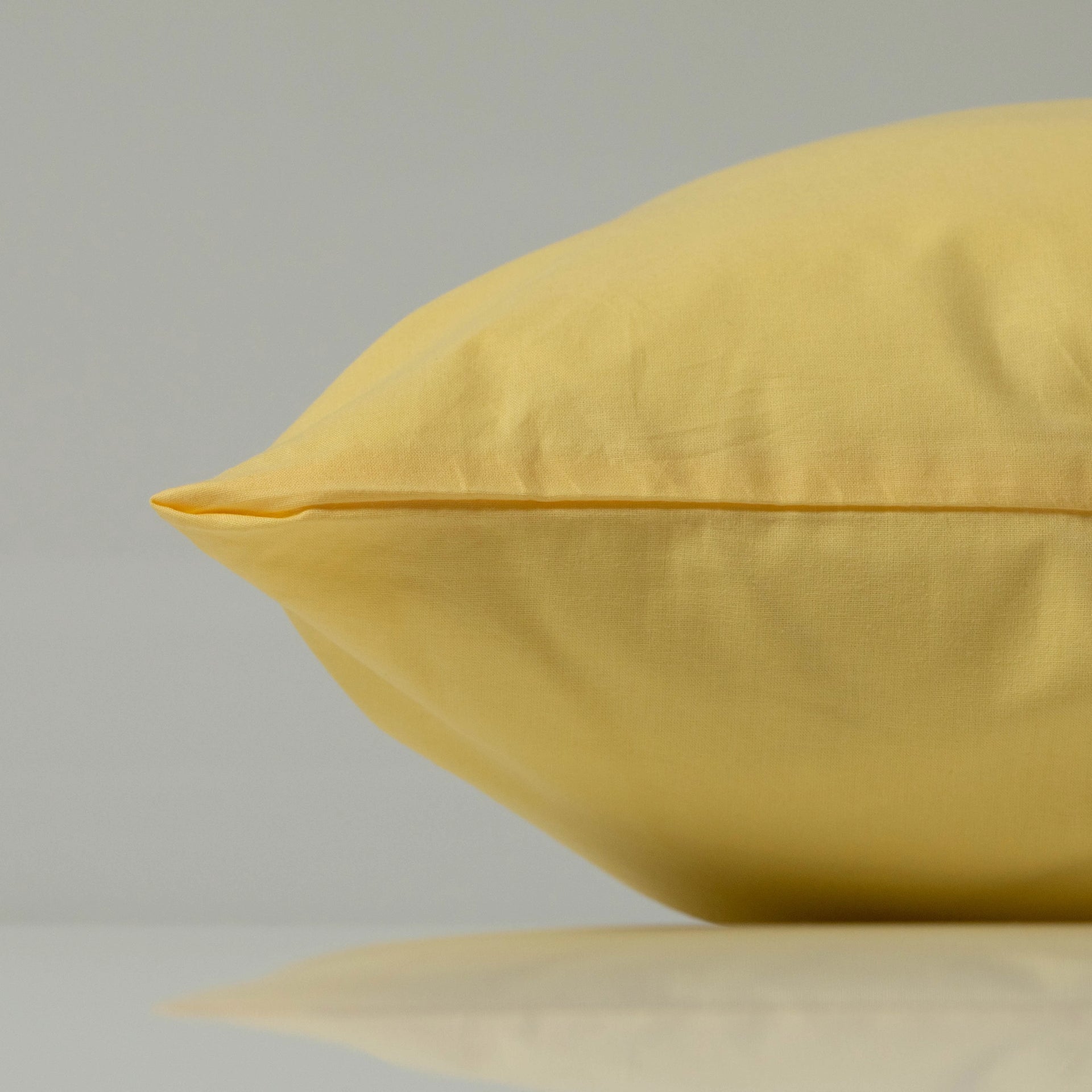 Supreme Rest Sunbeam ranforce pillowcase in soft yellow, highlighting its smooth texture and high-quality cotton fabric.