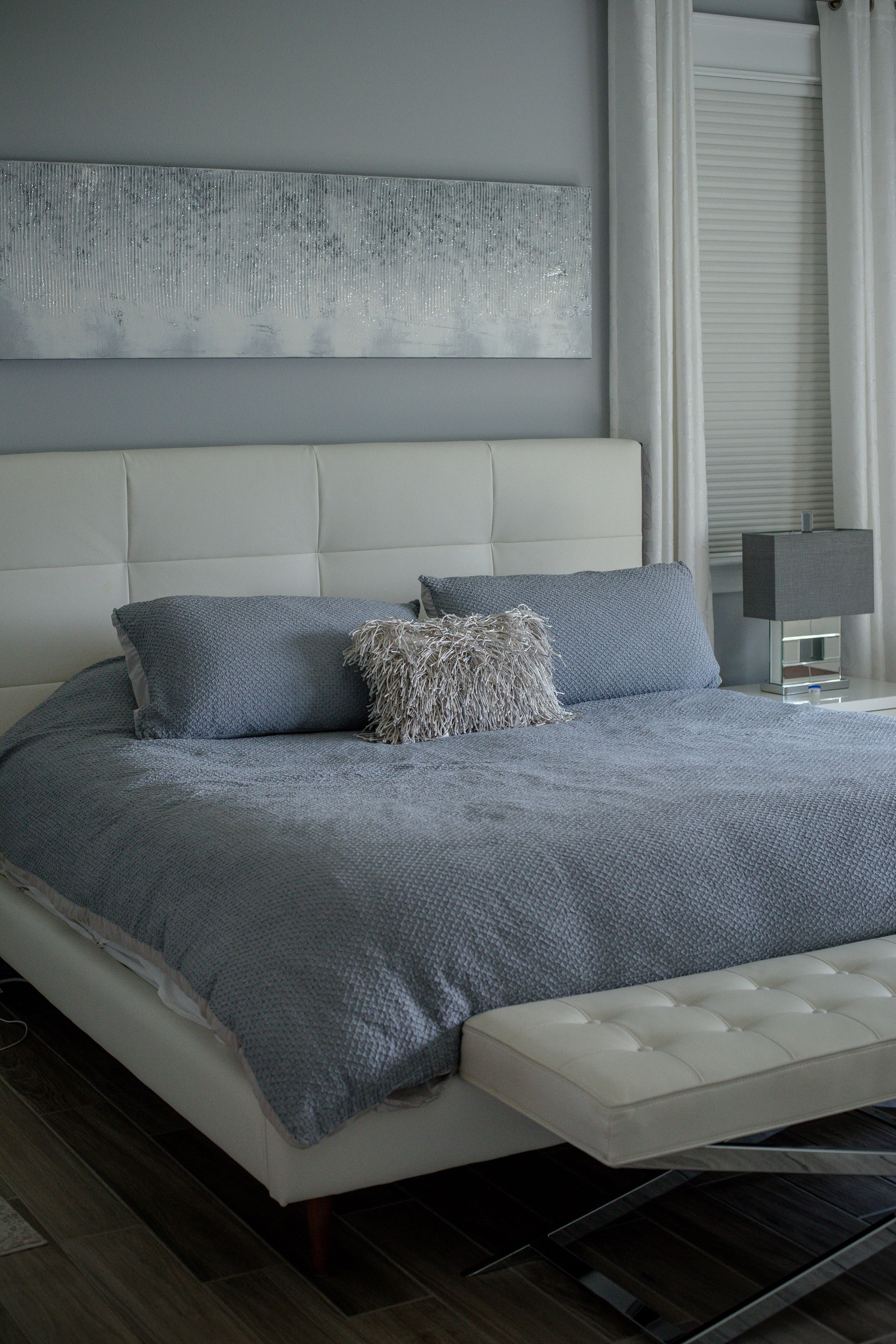 Beautiful blue Supreme Rest bedding. Elegant aesthetic and a feeling of purity and freshness in the bedroom.